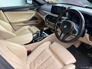 BMW 5-Series M Sport / Big Screen / Sunroof / Hybr - Image 3