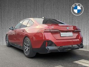 BMW i5 eDrive40 M Sport Saloon - Image 3