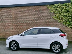 Hyundai i20 DELUXE - Image 3