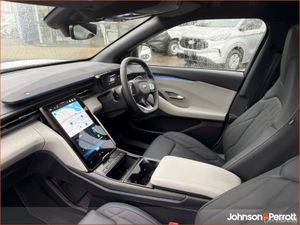 Ford Explorer Premium 77kWh Extended Range - Image 3