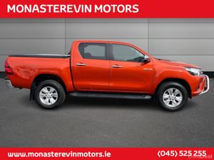 Toyota Hilux DOUBLE CAB SR5 4DR - Image 3