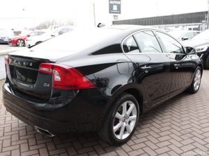 2017 VOLVO S60 - Image 4