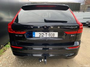 VOLVO XC60 2.0 D 197 BHP MOMENTUM AWD AUTO - Image 4