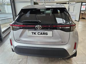 25 TOYOTA YARIS CROSS CR LUNA  EDITION HYBRID AUTO - Image 4