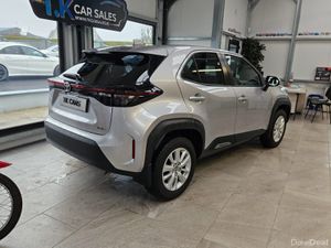 25 TOYOTA YARIS CROSS CR LUNA  EDITION HYBRID AUTO - Image 3