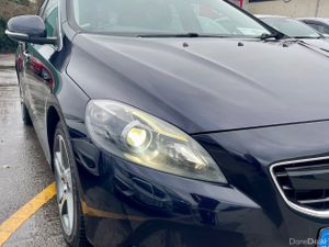 VOLVO V40 2015  2.0, DIESEL - Image 2