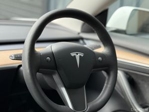 221 Tesla Model 3 Long Range - Image 4