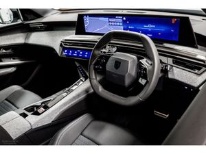 Peugeot 5008 E-Allure 72kWh 210HP - 7 Seats - Image 2