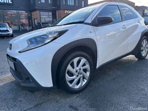 2022 Toyota Aygo X  1.0 VVT-I x-play Smartphone - Image 2