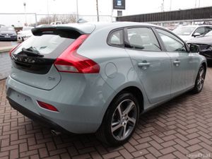 2.0D4 LUXURY EDITION 5DR HATCHBACK AUTOMATIC - Image 4