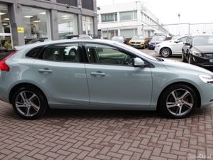2.0D4 LUXURY EDITION 5DR HATCHBACK AUTOMATIC - Image 3