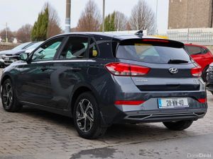 Hyundai i30 Petrol Deluxe Turbo - Image 3