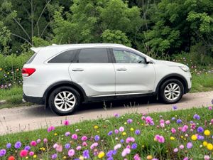 Kia Sorento Platinum 2WD Leather *Priced to Sell* - Image 4