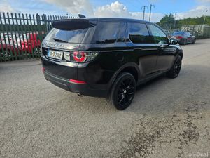 Land Rover Discovery Sport 2018 2.0 AUTO 7 SEATS - Image 4