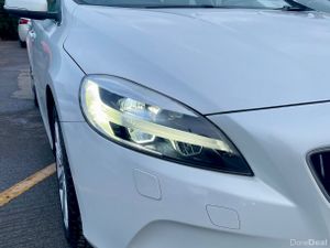 Volvo V40 2017 - Image 2