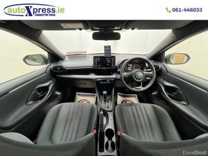 Toyota Yaris 1.5 HYBRID X Automatic, Reversing cam - Image 2