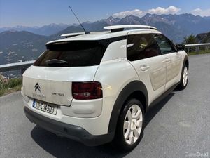 2017 Citroen C4 Cactus 1.2 PureTech 75 Touch - Image 4