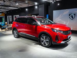 2022 Peugeot 5008 Allure 1.5 BlueHDi 130bhp Manual - Image 2