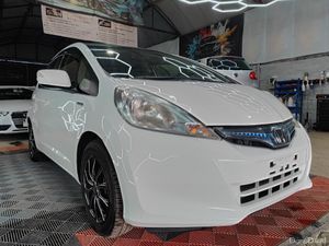 2014 Honda Fit 1.3 Automatic Petrol Hybrid - Image 2