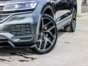 2021 VOLKSWAGEN TOUAREG 2 SEAT COMMERCIAL - Image 2