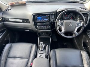 2016 MITSUBISHI OUTLANDER 2.0 HYBRID PETROL PLUG - Image 2