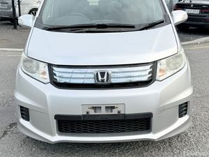 Honda Freed spike 2013 Hybrid - Image 3