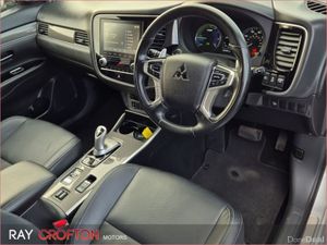 Mitsubishi Outlander 2.4L Plug-in EV Intense 5 sea - Image 3