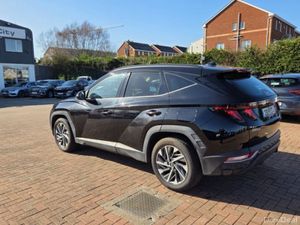 Hyundai Tucson ix35 Executive 5DR - Image 3