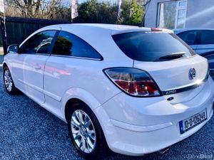 10 Opel Astra 1.7 CDTI – 3 Door – Spotless Example - Image 4