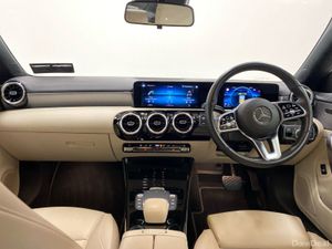 Mercedes-Benz CLA CLA180 Coup A/T Progressive - Image 4