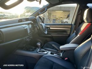 Toyota Hilux 2.4 Diesel 4WD DOUBLE CAB Z GR SPORT - Image 4