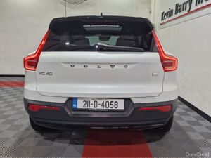 Volvo XC40 T4 R-DESIGN (PAN ROOF / MEGA SPEC) AUTO - Image 3