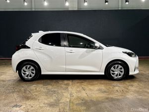 Toyota Yaris 1.5 HYBRID - MULTI FUNCTION STEERING - Image 3