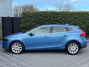 Volvo V40 T3 1.5 ** BIG SPEC ** // LOW MILEAGE // - Image 3