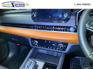 Mitsubishi Outlander PHEV 4WD, Panoramic sunroof, - Image 4