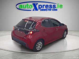 Toyota Yaris 1.5 HYBRID X Automatic, Reversing cam - Image 3