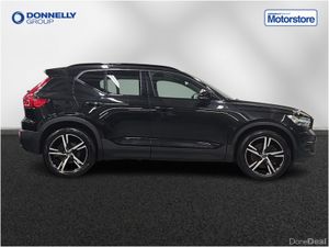 Volvo XC40 Estate R DESIGN - Image 4