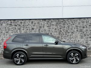 2022 Volvo XC90 R-Design Dark 7 Seat AWD T8 390hp - Image 4