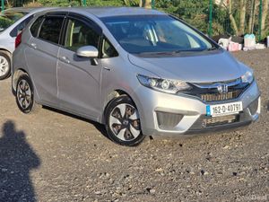 Honda Fit 2016 Automatic Hybrid Low Miles - Image 2