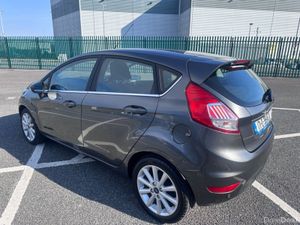 Ford Fiesta 1.25 PETROL, TITANIUM MODEL, LOW MILEA - Image 3