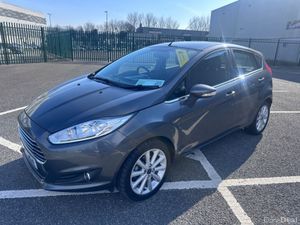 Ford Fiesta 1.25 PETROL, TITANIUM MODEL, LOW MILEA - Image 4