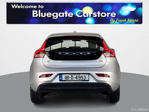 Volvo V40 D2 MOMENTUM AUTO**BLUETTOTH MEDIA**REVER - Image 4