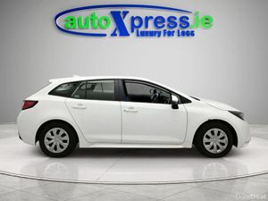 Toyota Corolla 1.8 HYBRID X, Reversing camera, Aut - Image 3