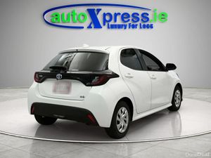 Toyota Yaris 1.5 HYBRID X Automatic, Reversing cam - Image 3