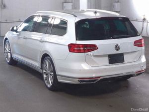 2019 Volkswagen Passat R-Line Wagon - Image 4