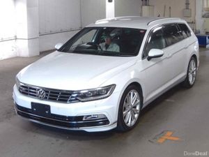 2019 Volkswagen Passat R-Line Wagon - Image 2