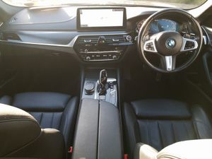 BMW 5-Series 545e xDrive M Sport Pro - Image 4