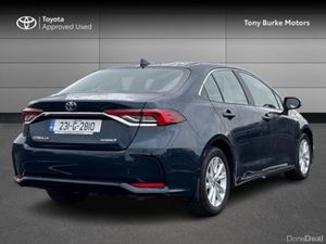 Toyota Corolla Saloon - Luna Edition - 1.8 Hybrid - Image 2