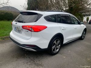 Ford Focus 2021 Hybrid Estate - Image 2