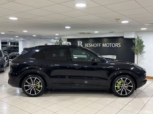Porsche Cayenne 3.0 V6 E-HYBRID=LOW MILES//HUGE SP - Image 2